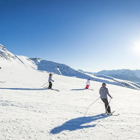 Pres Des Pistes, Equipe, Pour 2 Personnes - Fr-1-807-35